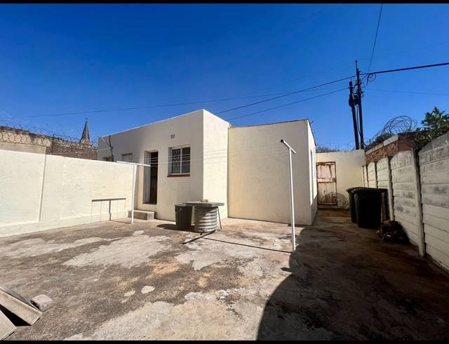 4 BEDROOM SEMI DETACHED FOR SALE IN ROSETTENVILLE